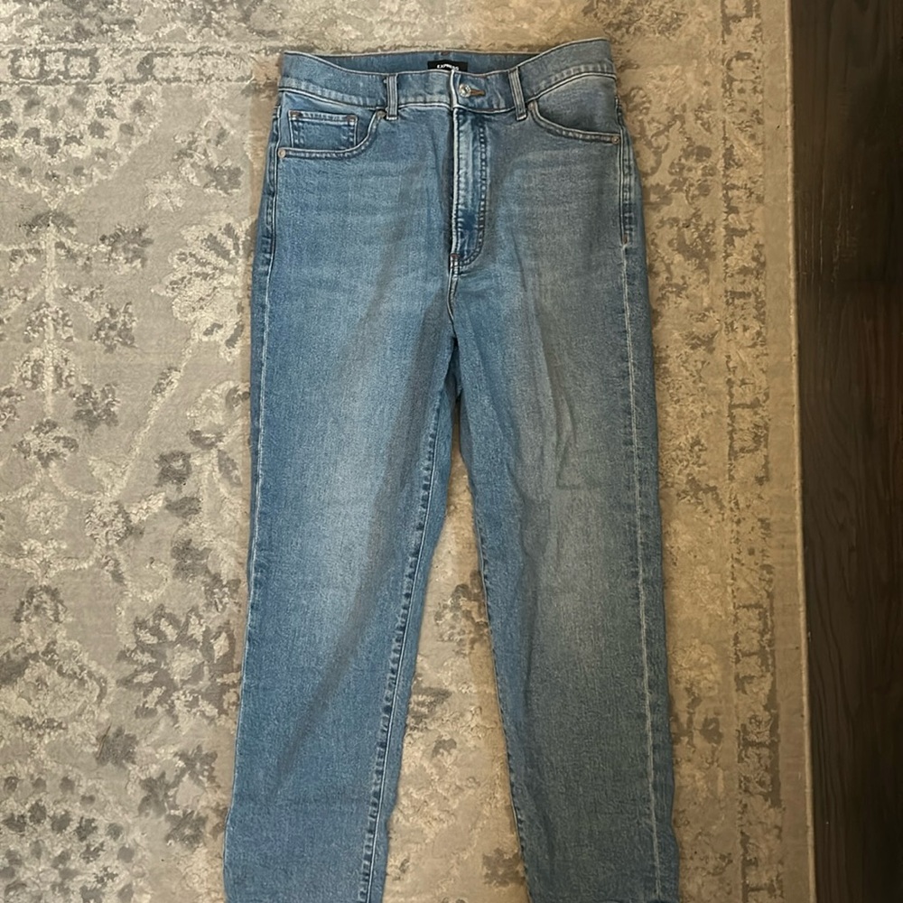 EXPRESS High Rise Mom Jeans